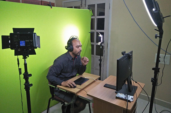 Micro-Studio-for-Youtubers-and-Teachers